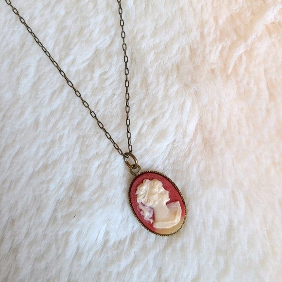 Cameo Necklace & Earrings set - Picture 2 of 3